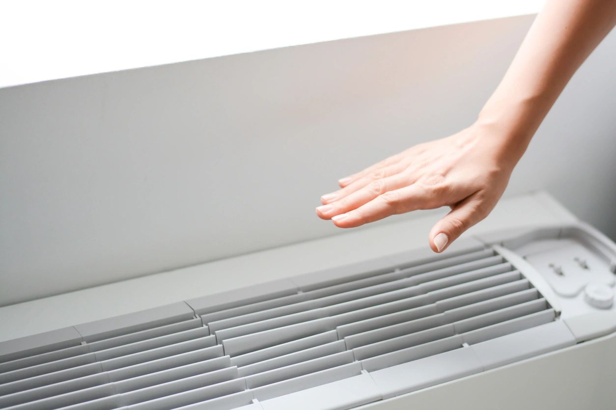 Hand adjusting air vent